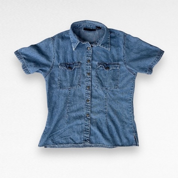 Mountain Lake Women’s Chambray Button Down Shirt - Picture 3 of 9